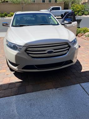White 2018 Ford Taurus Limited