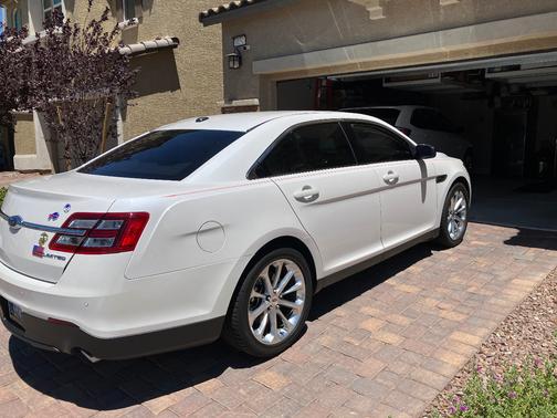 White 2018 Ford Taurus Limited