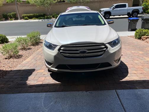 White 2018 Ford Taurus Limited