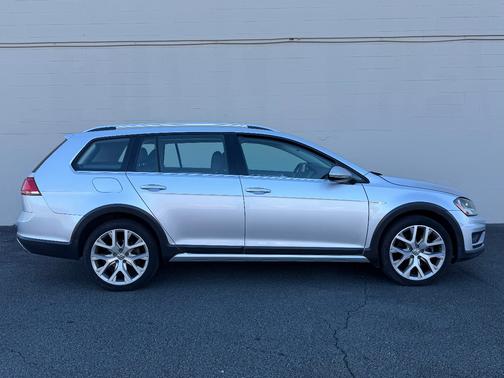 2017 Volkswagen Golf Alltrack TSI S