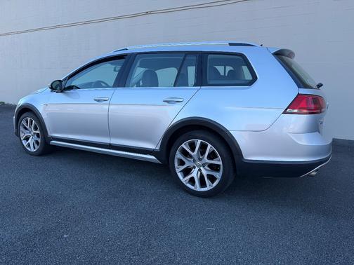 2017 Volkswagen Golf Alltrack TSI S