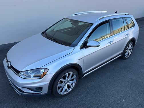 2017 Volkswagen Golf Alltrack TSI S