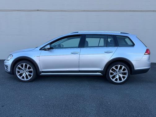 2017 Volkswagen Golf Alltrack TSI S