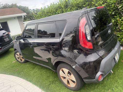 Black 2014 Kia Soul Base