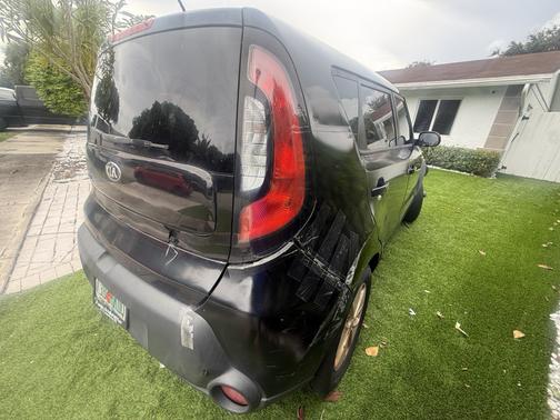 Black 2014 Kia Soul Base