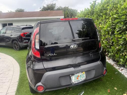 Black 2014 Kia Soul Base