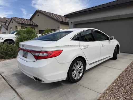 White 2013 Hyundai Azera Base