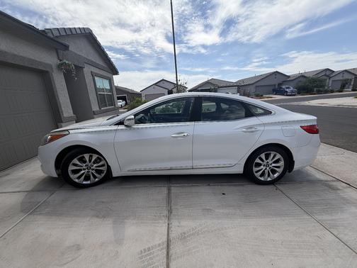 White 2013 Hyundai Azera Base