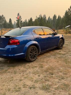 Blue 2013 Dodge Avenger SE