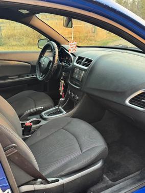 Blue 2013 Dodge Avenger SE