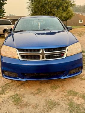 Blue 2013 Dodge Avenger SE