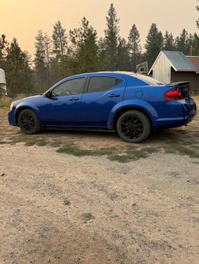 Blue 2013 Dodge Avenger SE