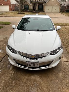 White 2018 Chevrolet Volt LT