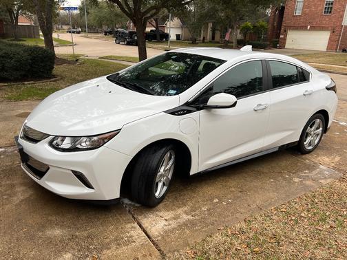 White 2018 Chevrolet Volt LT