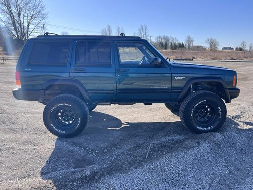 1998 Jeep Cherokee Sport 4WD