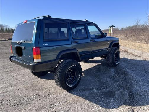 1998 Jeep Cherokee Sport 4WD