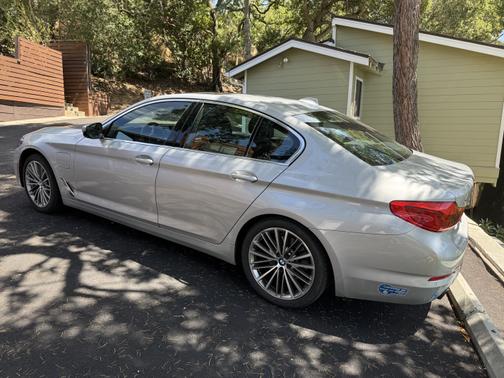 2020 BMW 530e xDrive iPerformance