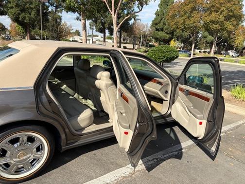 Brown 2003 Cadillac DeVille Base