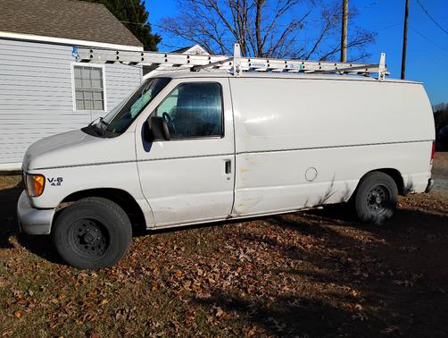 1999 Ford E150 Base