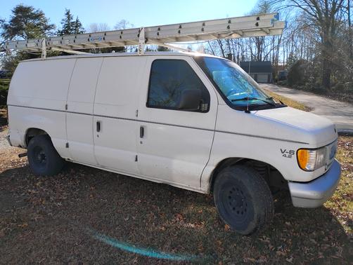 1999 Ford E150 Base