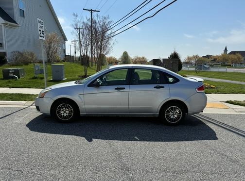 Silver 2010 Ford Focus SE
