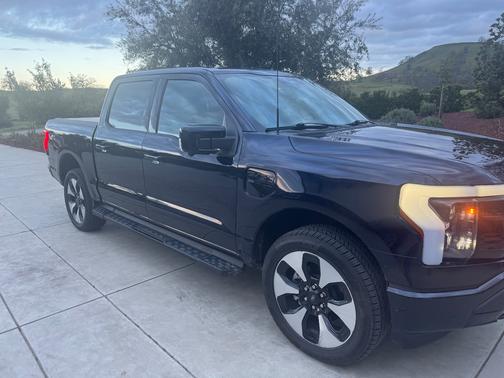 2023 Ford F-150 Lightning Platinum