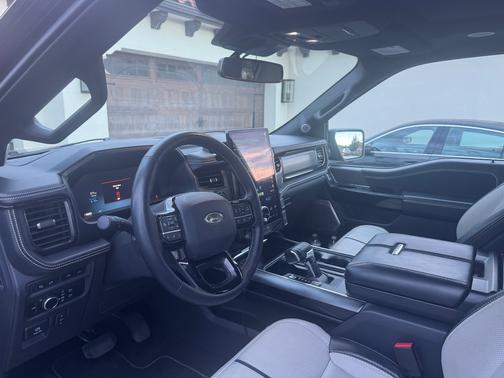 2023 Ford F-150 Lightning Platinum