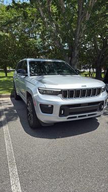 Silver 2022 Jeep Grand Cherokee L Overland