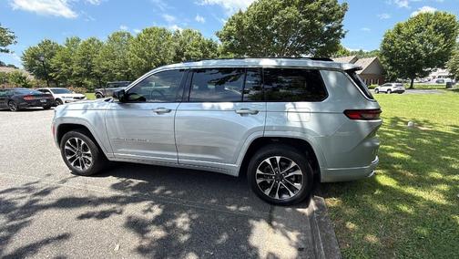 Silver 2022 Jeep Grand Cherokee L Overland