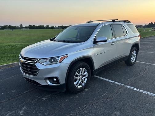 Silver 2019 Chevrolet Traverse LT Cloth