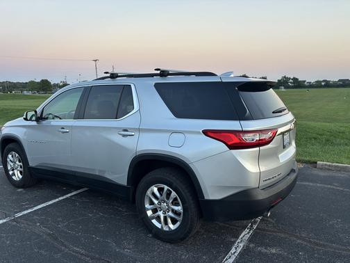 Silver 2019 Chevrolet Traverse LT Cloth