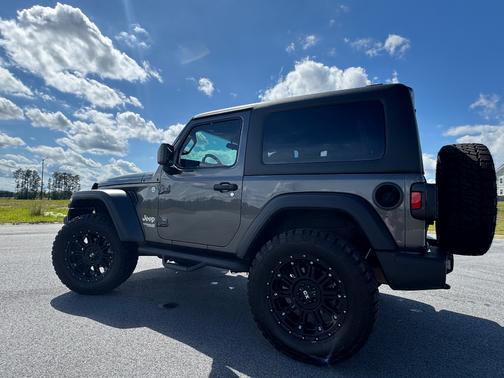 Gray 2019 Jeep Wrangler Sport
