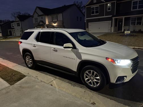 White 2019 Chevrolet Traverse LT Leather