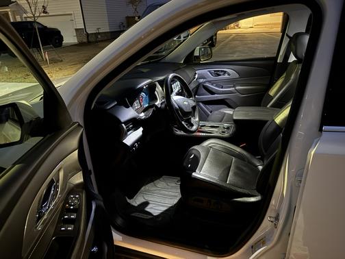 White 2019 Chevrolet Traverse LT Leather