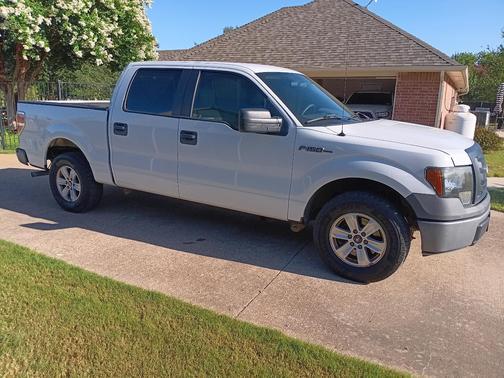 White 2010 Ford F-150 XL SuperCrew