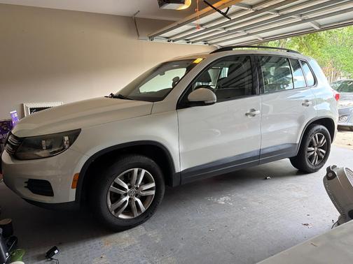 White 2016 Volkswagen Tiguan S