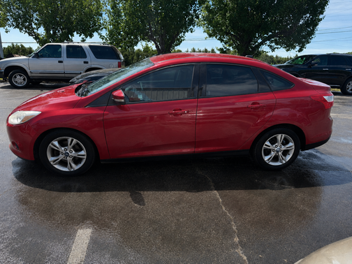 Red 2013 Ford Focus SE