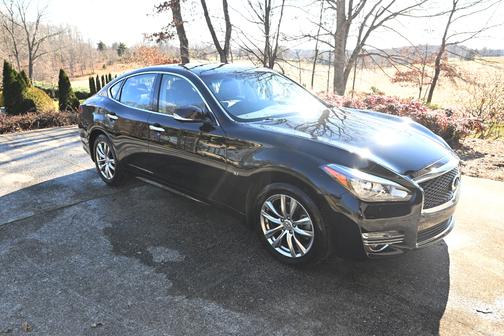 2018 INFINITI Q70 3.7X LUXE