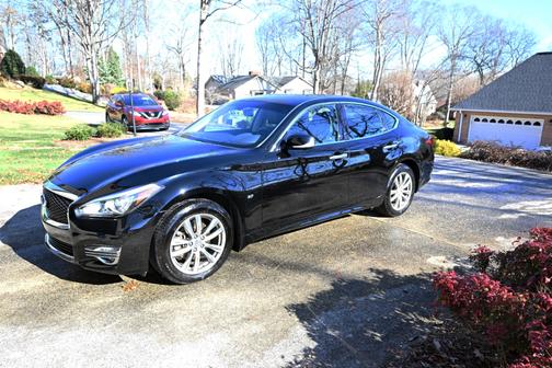 2018 INFINITI Q70 3.7X LUXE