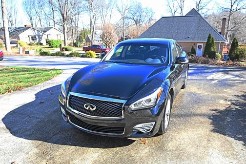 2018 INFINITI Q70 3.7X LUXE