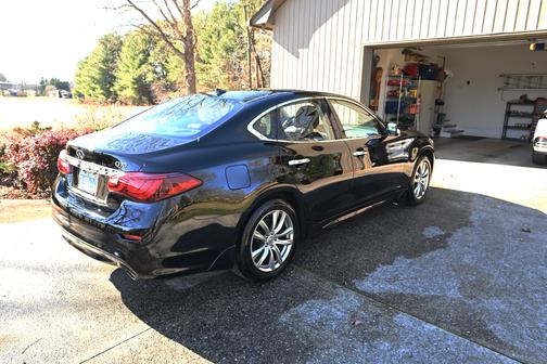 2018 INFINITI Q70 3.7X LUXE