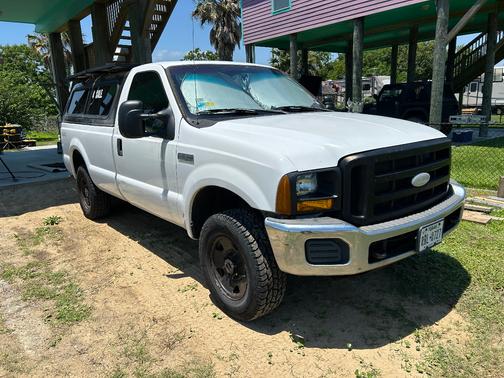 White 2006 Ford F-250 XL Super Duty