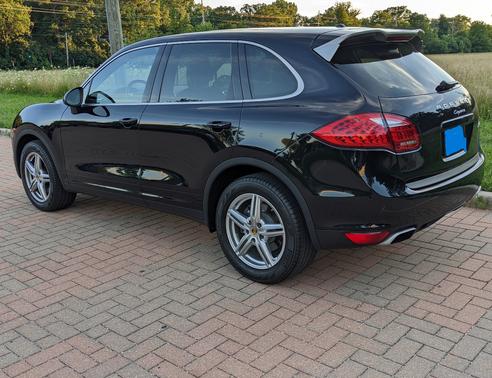 2014 Porsche Cayenne Cayenne Platinum Edition
