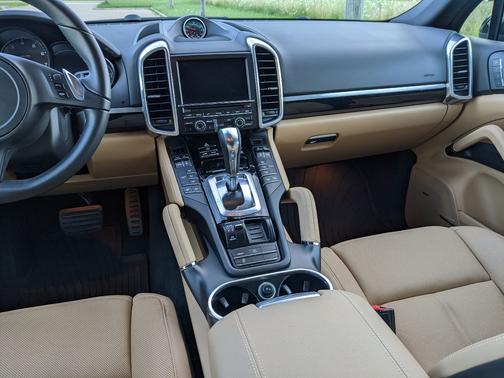 2014 Porsche Cayenne Cayenne Platinum Edition