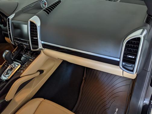 2014 Porsche Cayenne Cayenne Platinum Edition