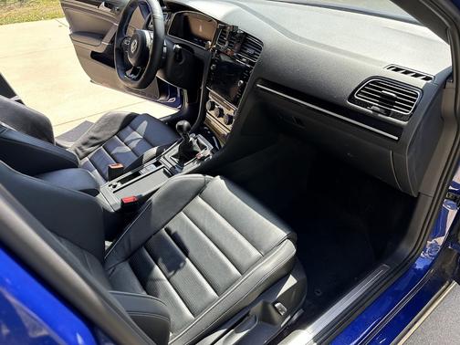 2019 Volkswagen Golf R 4-Door w/DCC & Navigation
