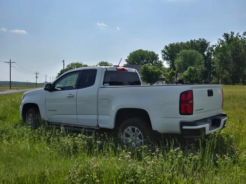 White 2022 Chevrolet Colorado LT