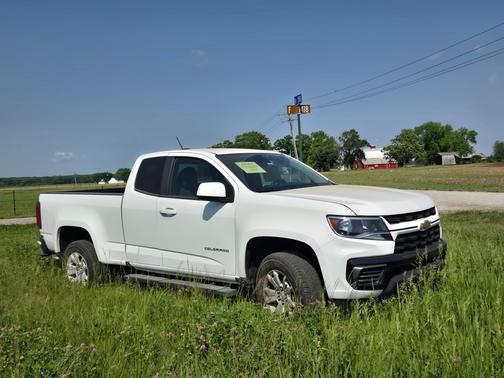 White 2022 Chevrolet Colorado LT