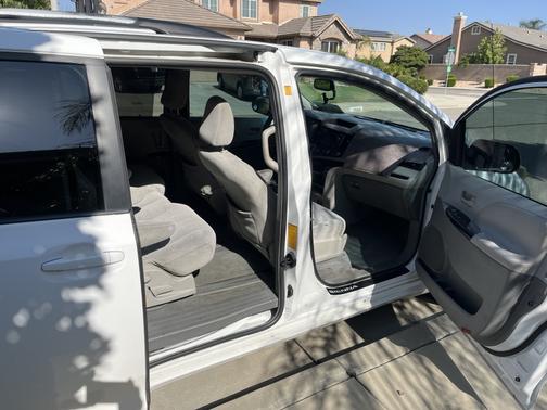 2011 Toyota Sienna LE