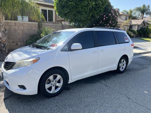 2011 Toyota Sienna LE